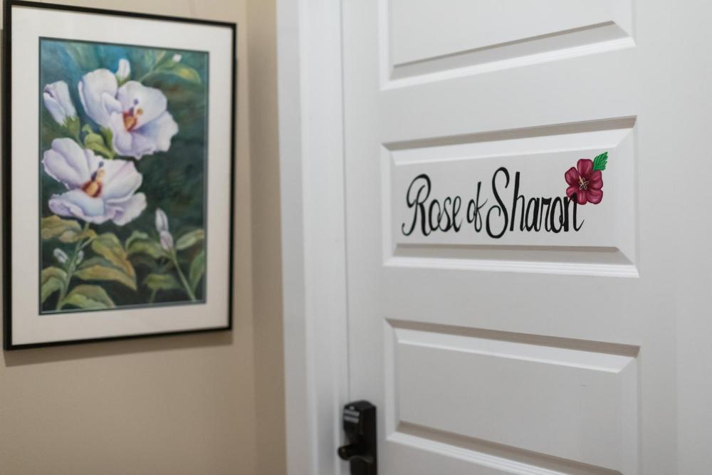 King Room with Roll-In Shower - Disability Access interior